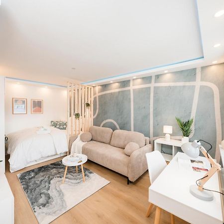 Bellabene Modernes Studioapartment In Zentraler Lage Mit Balkon, Arbeitsplatz, Parkplatz Pforzheim Buitenkant foto