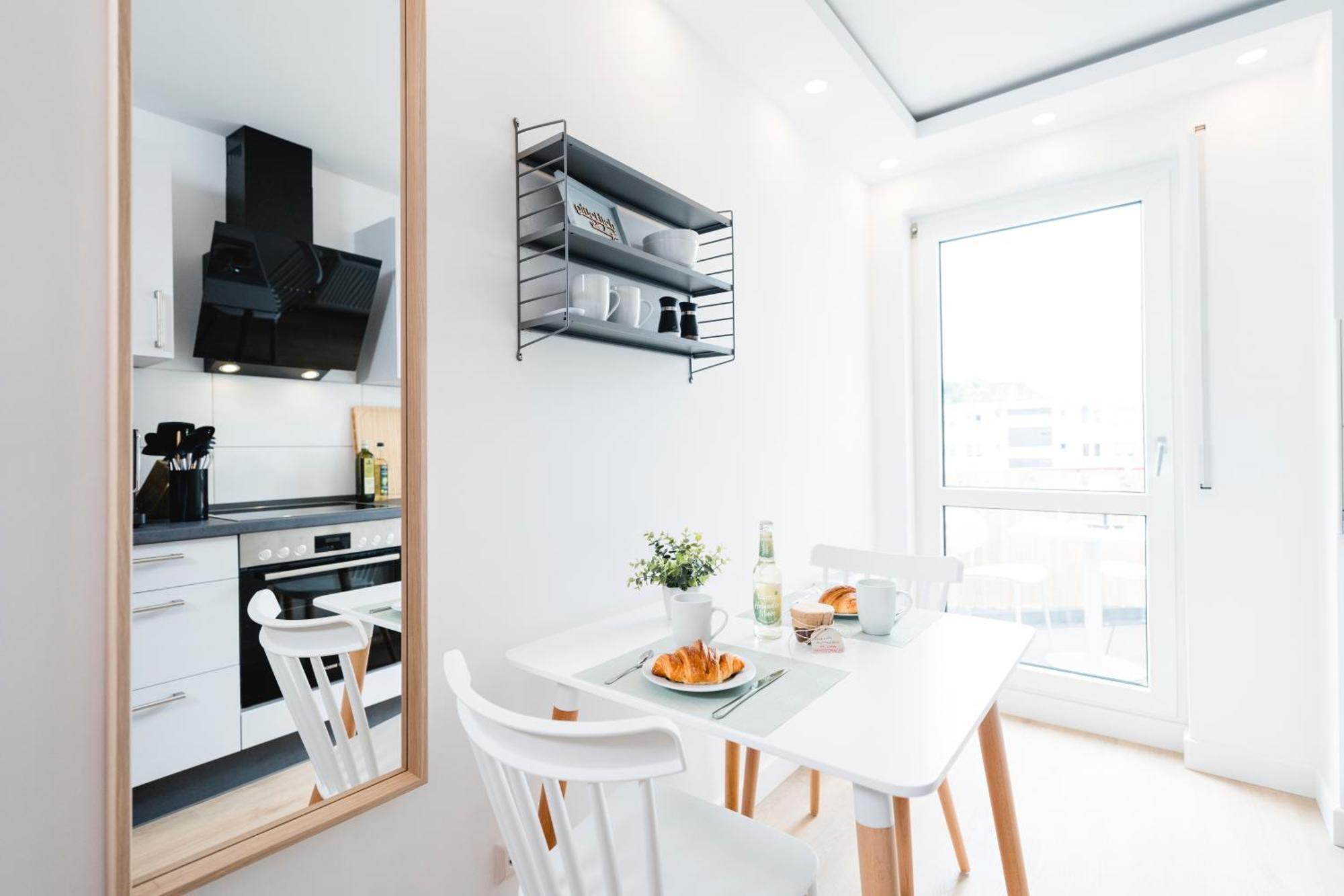 Bellabene Modernes Studioapartment In Zentraler Lage Mit Balkon, Arbeitsplatz, Parkplatz Pforzheim Buitenkant foto